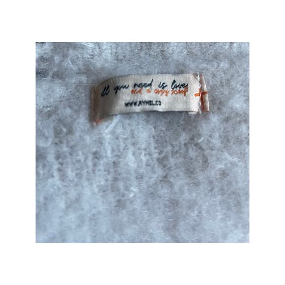 Soft and Fluffy ScarfWrap All you need is Love NWT - Picture 3 of 5